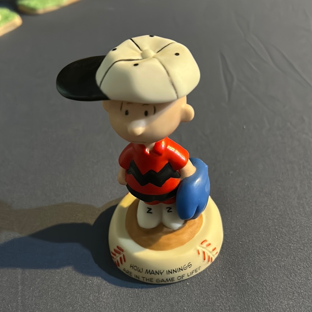 Hallmark Peanuts Gallery Seventh Inning Stretch Figurine